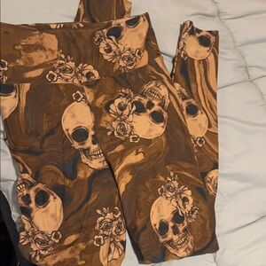 Skull & Roses Printed Leggings in Brown